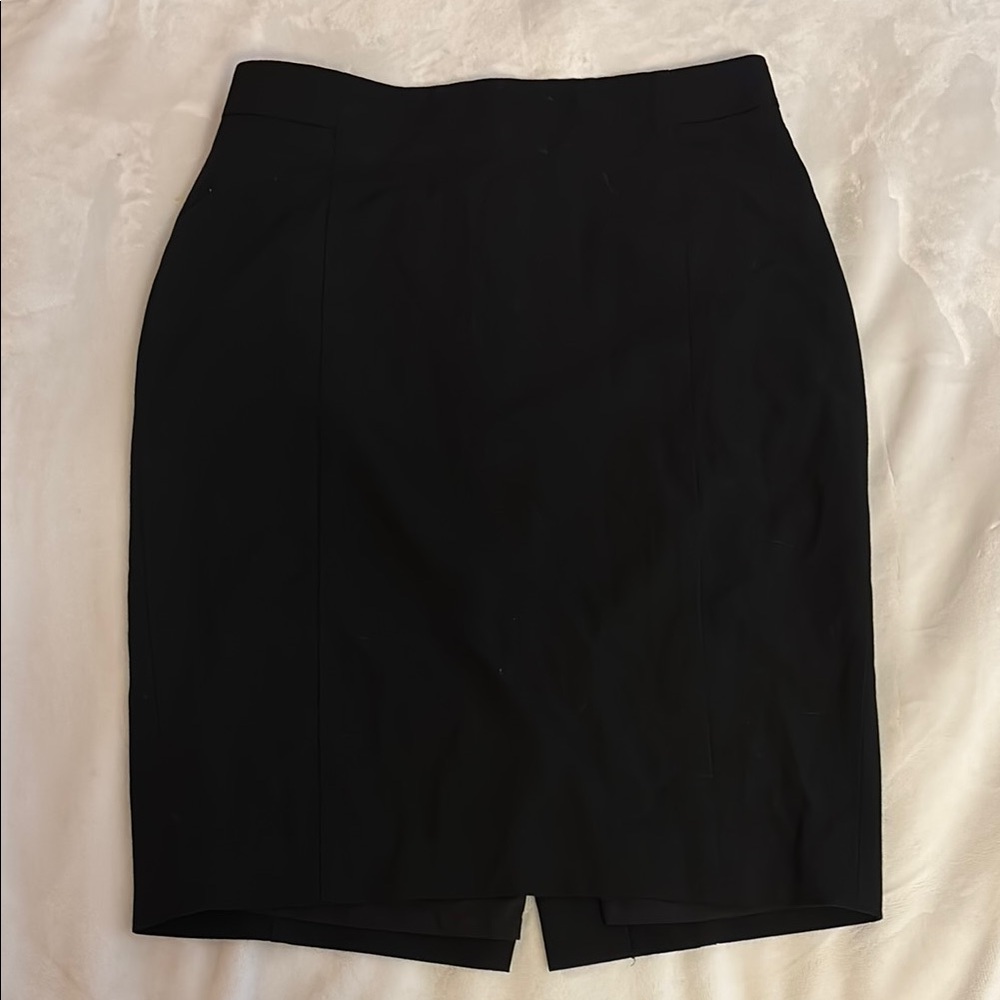 Classic Ann Taylor  Black Women's pencil Skirt slit in the back size 2P
